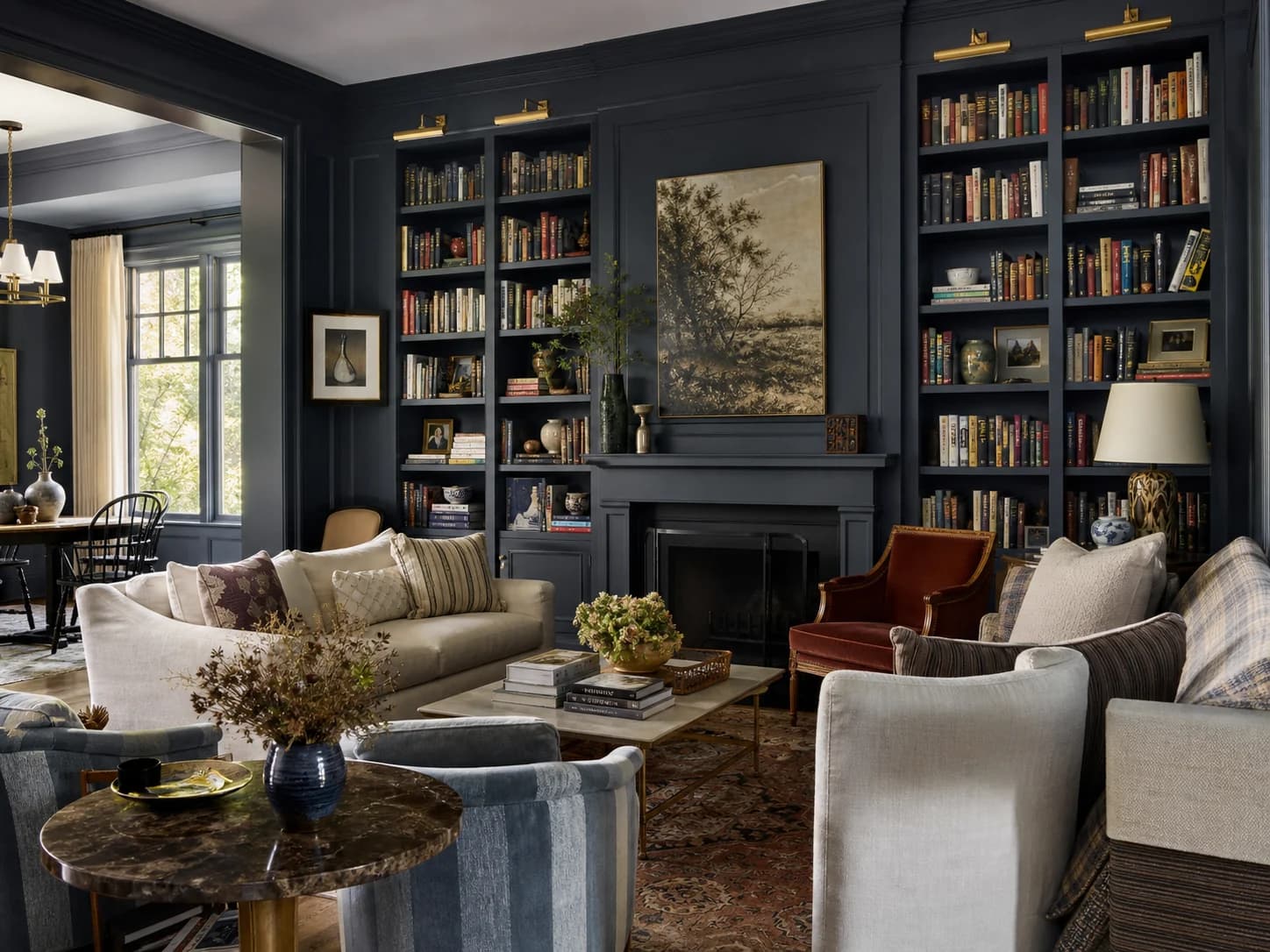 Book Drenching living room design — living rooms