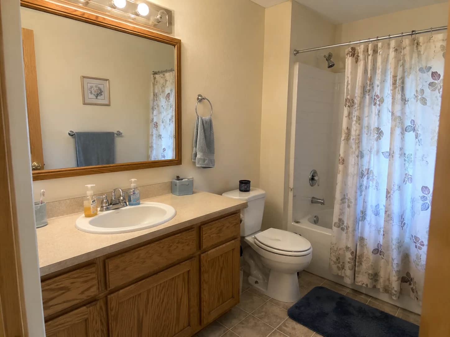 Contemporary bathroom before AI design